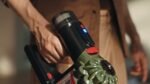 Dyson V8 Cyclone Akku-Staubsauger mit Motorbar – Schwarz – Bild 8